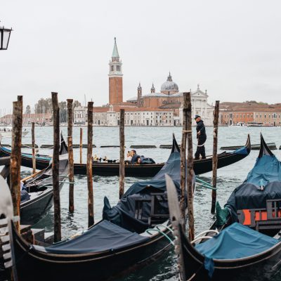 威尼斯有贡多拉船和水路